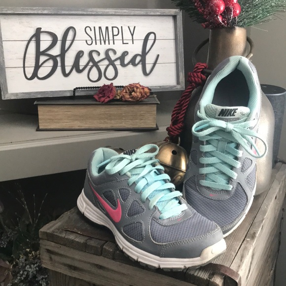 Women’s Nike Revolution Running Shoes Size 6 - Picture 3 of 7